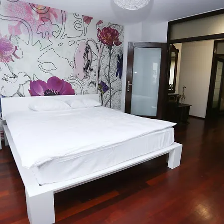 Old Town Oasis Apartment