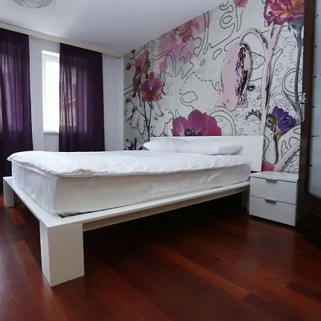 Apartment Old Town Oasis